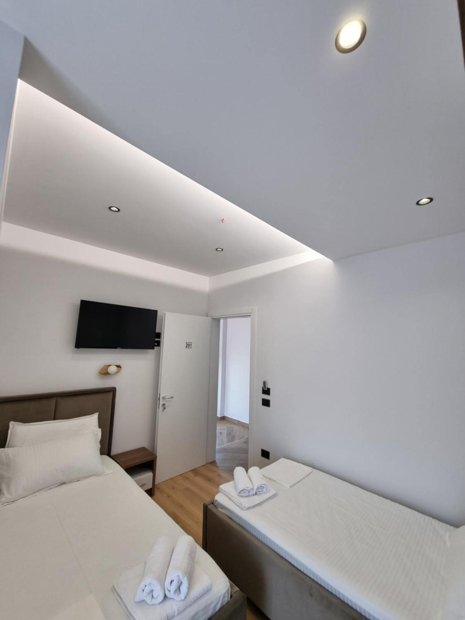 White Villa Permet Ngoại thất bức ảnh